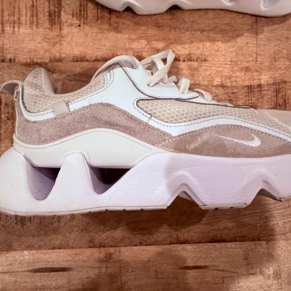 Nike RYZ 365 2 tan and white - Picture 2 of 5